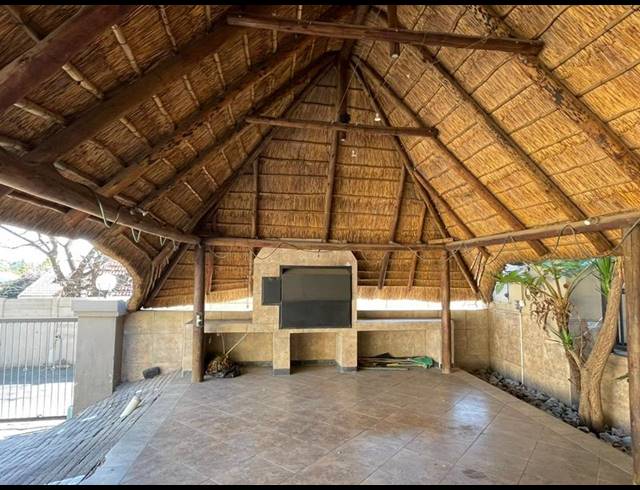 BUSINESS FOR SALE IN ROOIHUISKRAAL